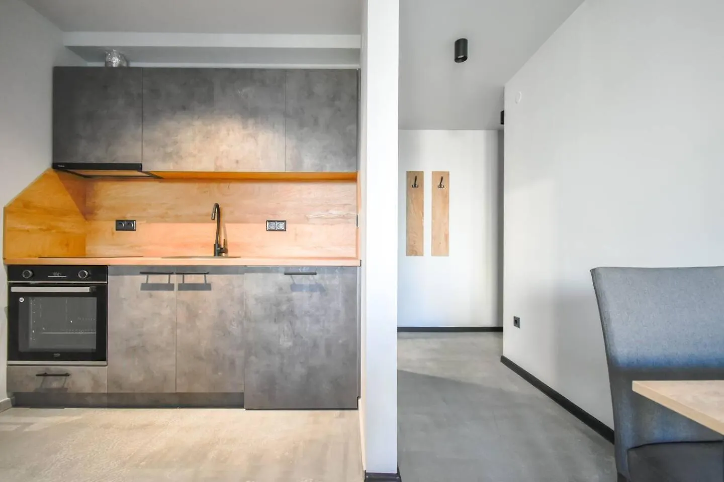 6 Studios 6 Bathrooms 2 Levels Kitchens Sofia