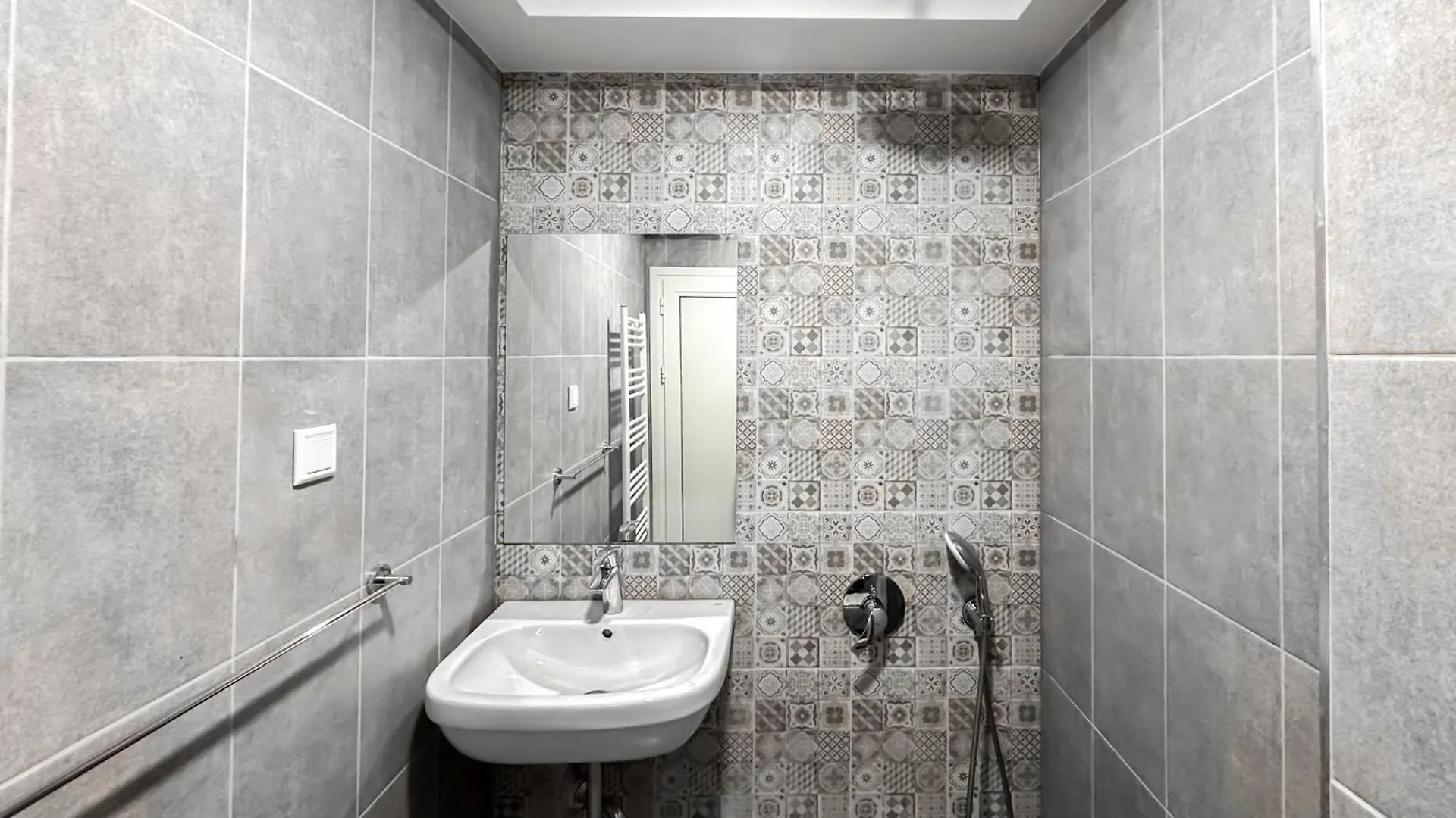 6 Studios 6 Bathrooms 2 Levels Kitchens Apartment