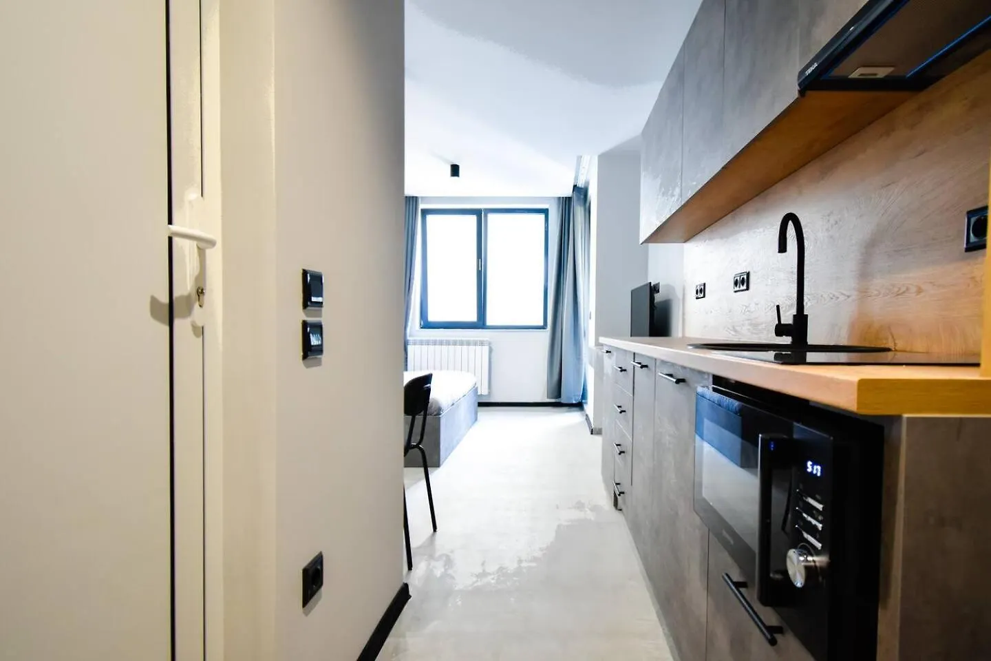 6 Studios 6 Bathrooms 2 Levels Kitchens
