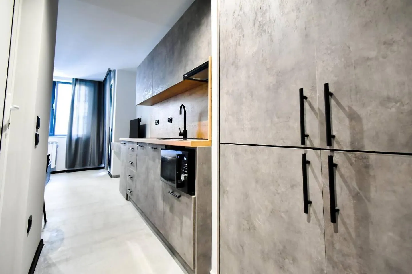 6 Studios 6 Bathrooms 2 Levels Kitchens