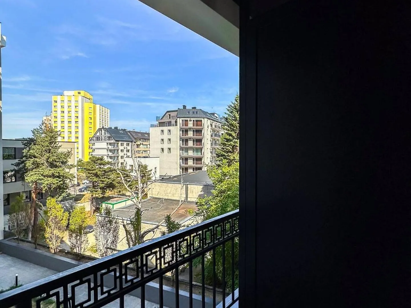 6 Studios 6 Bathrooms 2 Levels Kitchens 0*, Sofia