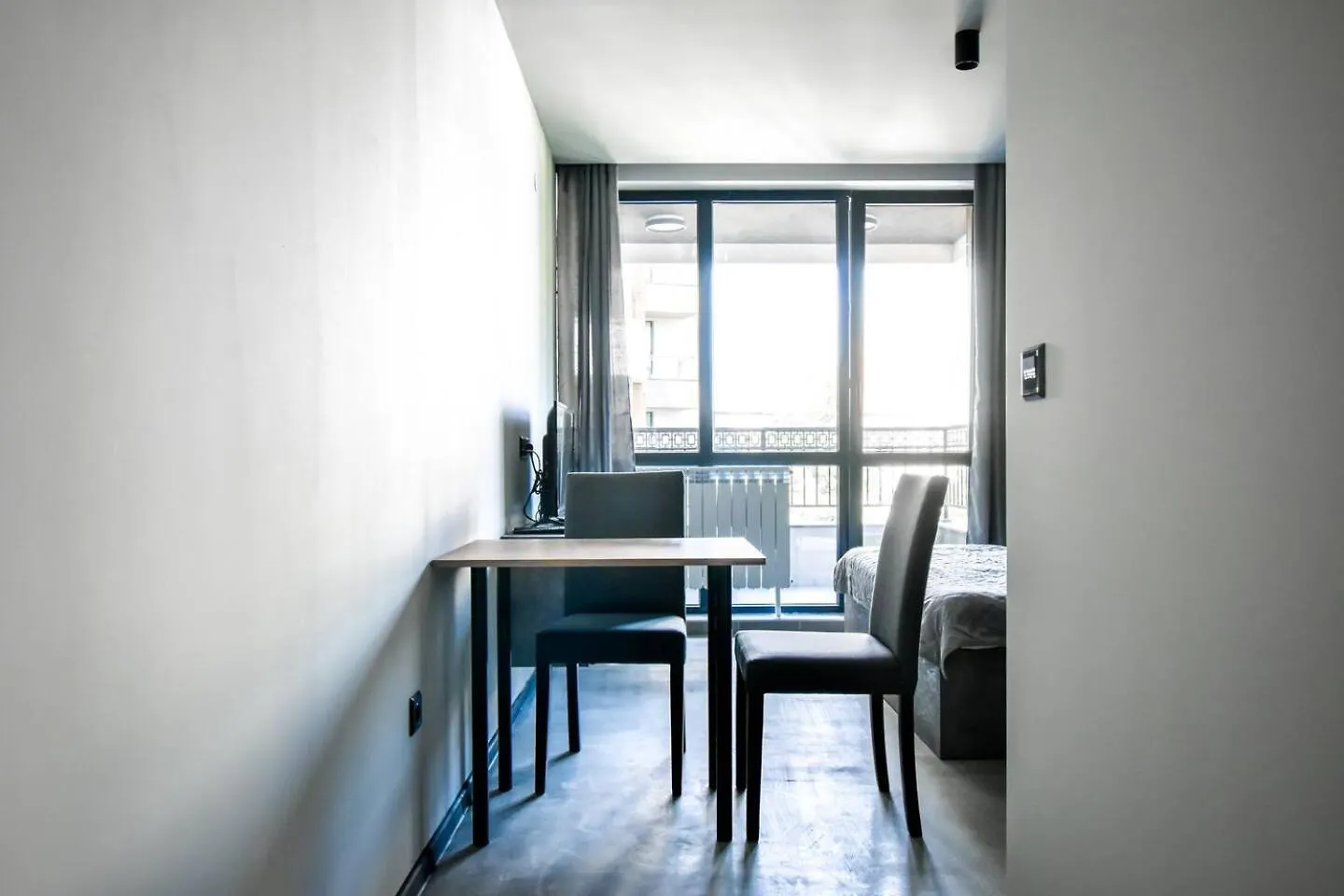 6 Studios 6 Bathrooms 2 Levels Kitchens