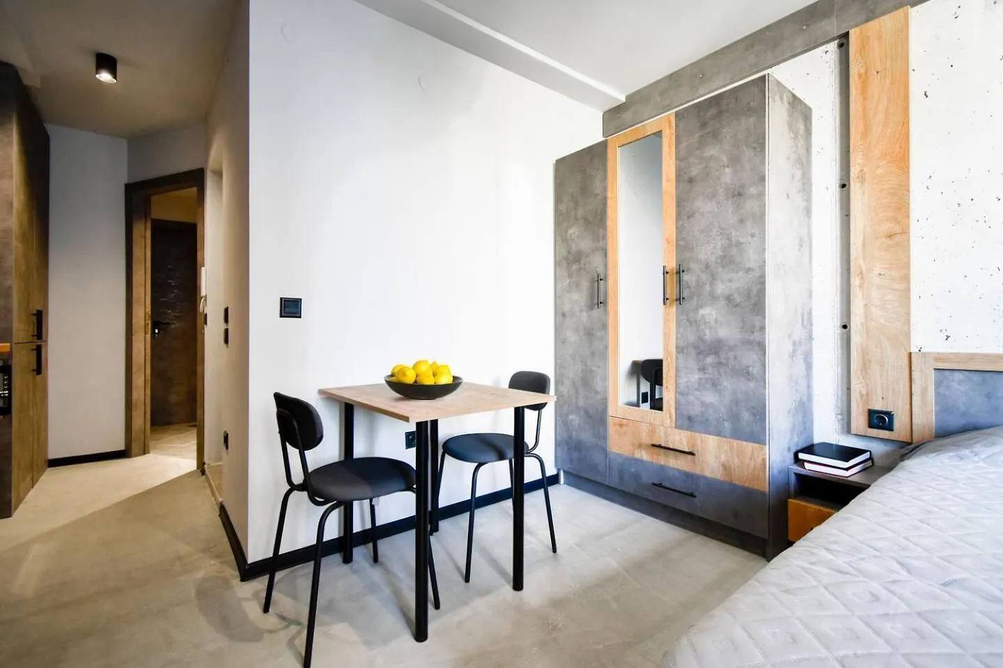 6 Studios 6 Bathrooms 2 Levels Kitchens Apartment
