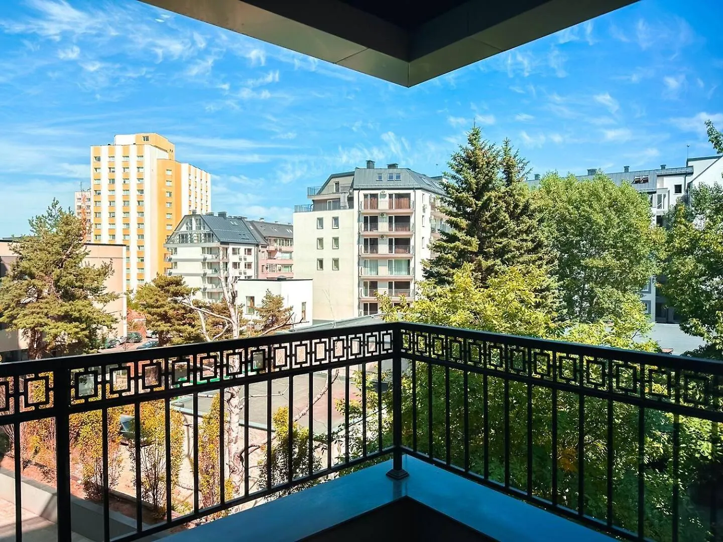 6 Studios 6 Bathrooms 2 Levels Kitchens Sofia