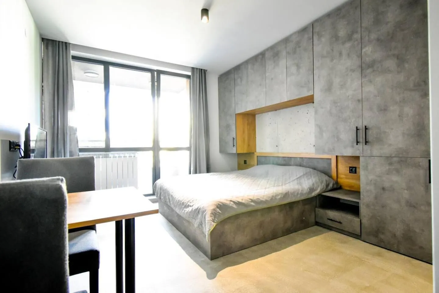 6 Studios 6 Bathrooms 2 Levels Kitchens 0*, Sofia
