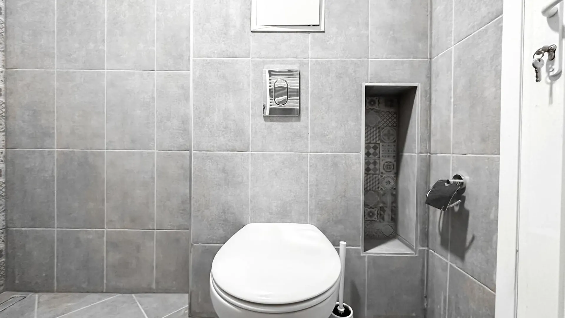 6 Studios 6 Bathrooms 2 Levels Kitchens